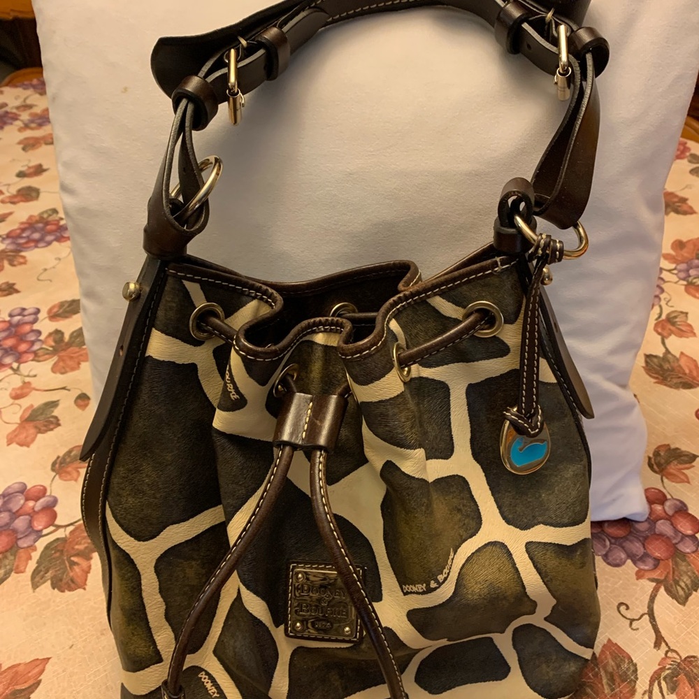 Like New Dooney Burke drawstring Medium size Bag!